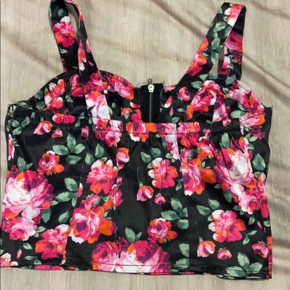 Summer top - Picture 2 of 2